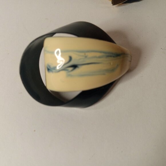 2 pairs Totally 80s Vintage Enamel Earrings Navy - Picture 8 of 11